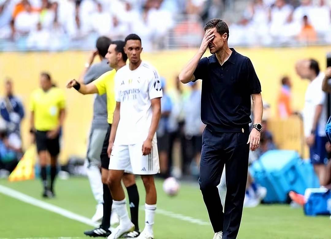 关于皇家社会训练开放日，赛后强势反弹引观众欢呼，世俱杯在即，赛季目标并未改变的信息